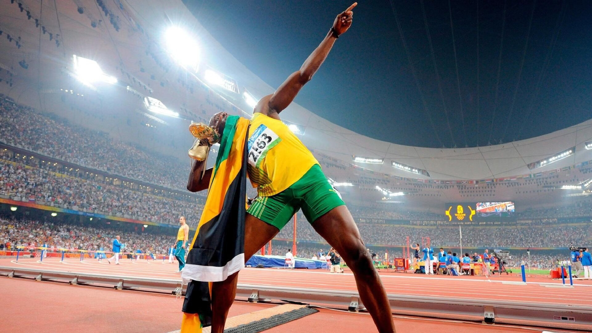 裁判判伊朗球员越位，他说“我滑出去的！”，伊朗踢中国把球停在球门口